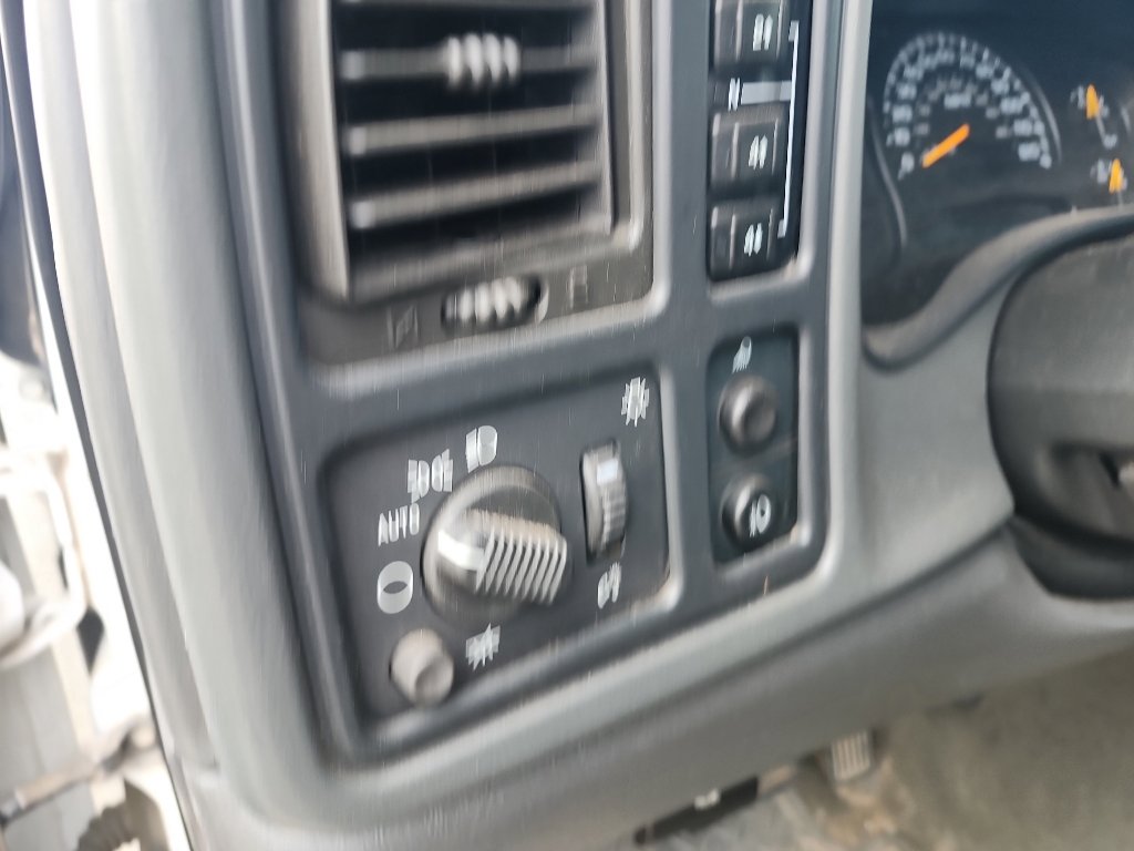 Used 2005 Chevrolet Silverado 2500 LS w/ Heavy-Duty Power Package image 20