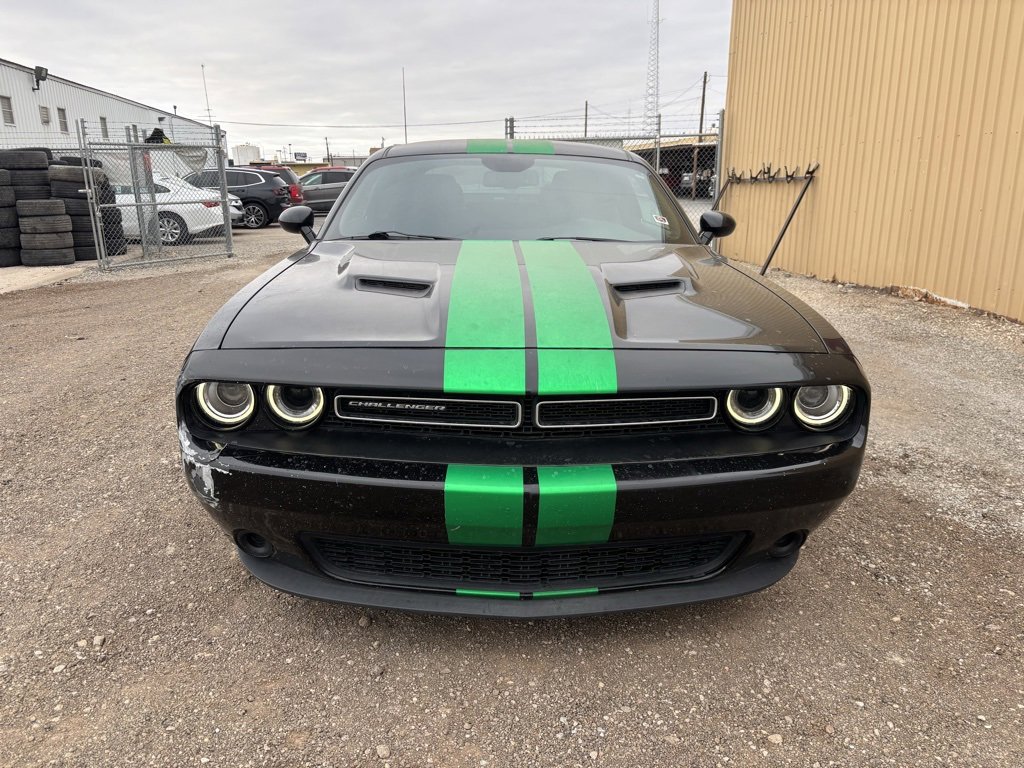 Used 2017 Dodge Challenger SXT image 2