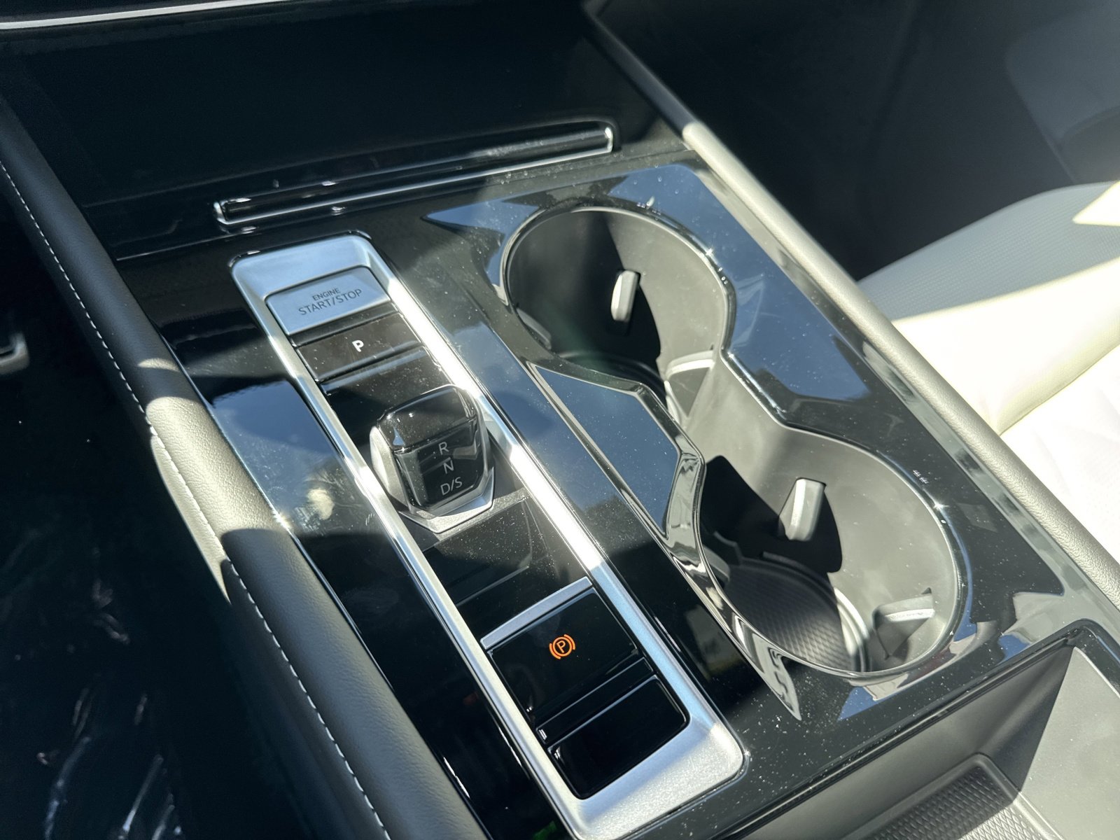 New 2026 Volkswagen Atlas Cross Sport SEL Premium R-Line image 24