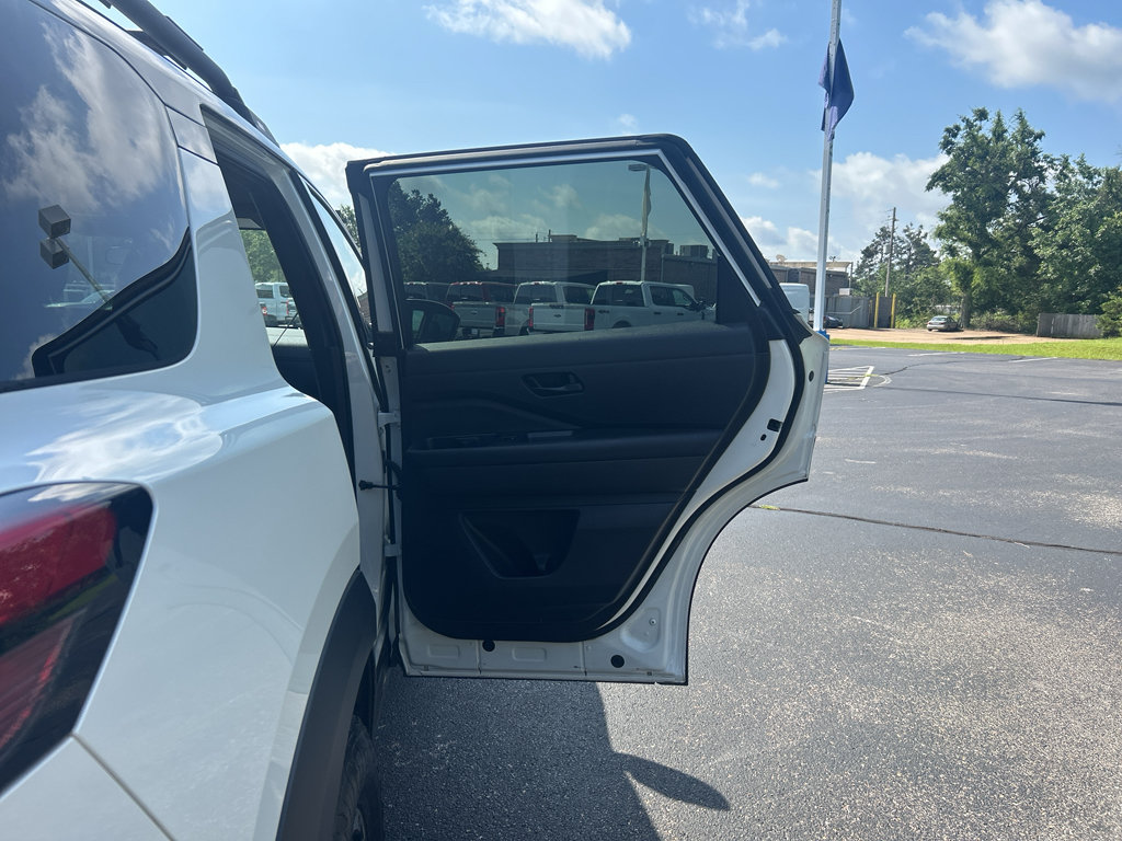Used 2024 Nissan Pathfinder Rock Creek AWD/4WD image 21