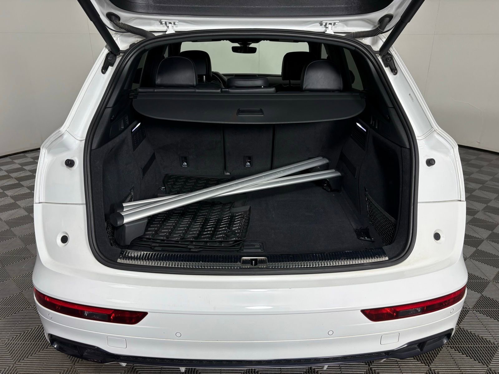 Used 2019 Audi SQ5 Premium Plus w/ Premium Plus Package AWD/4WD image 23