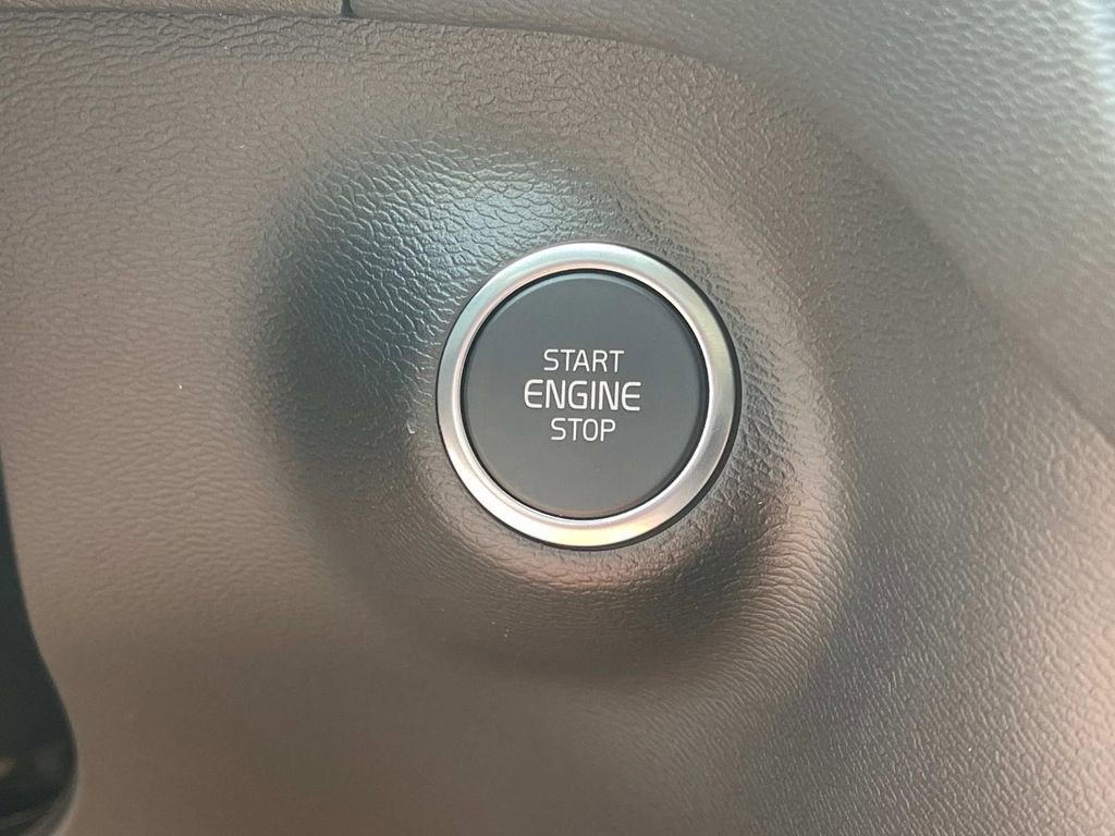 New 2026 Volvo XC40 B5 Plus w/ Protection Package Premier image 27