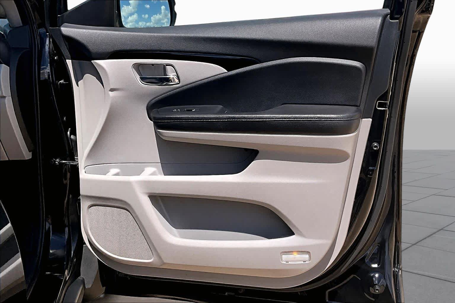 Used 2016 Honda Pilot Touring image 23