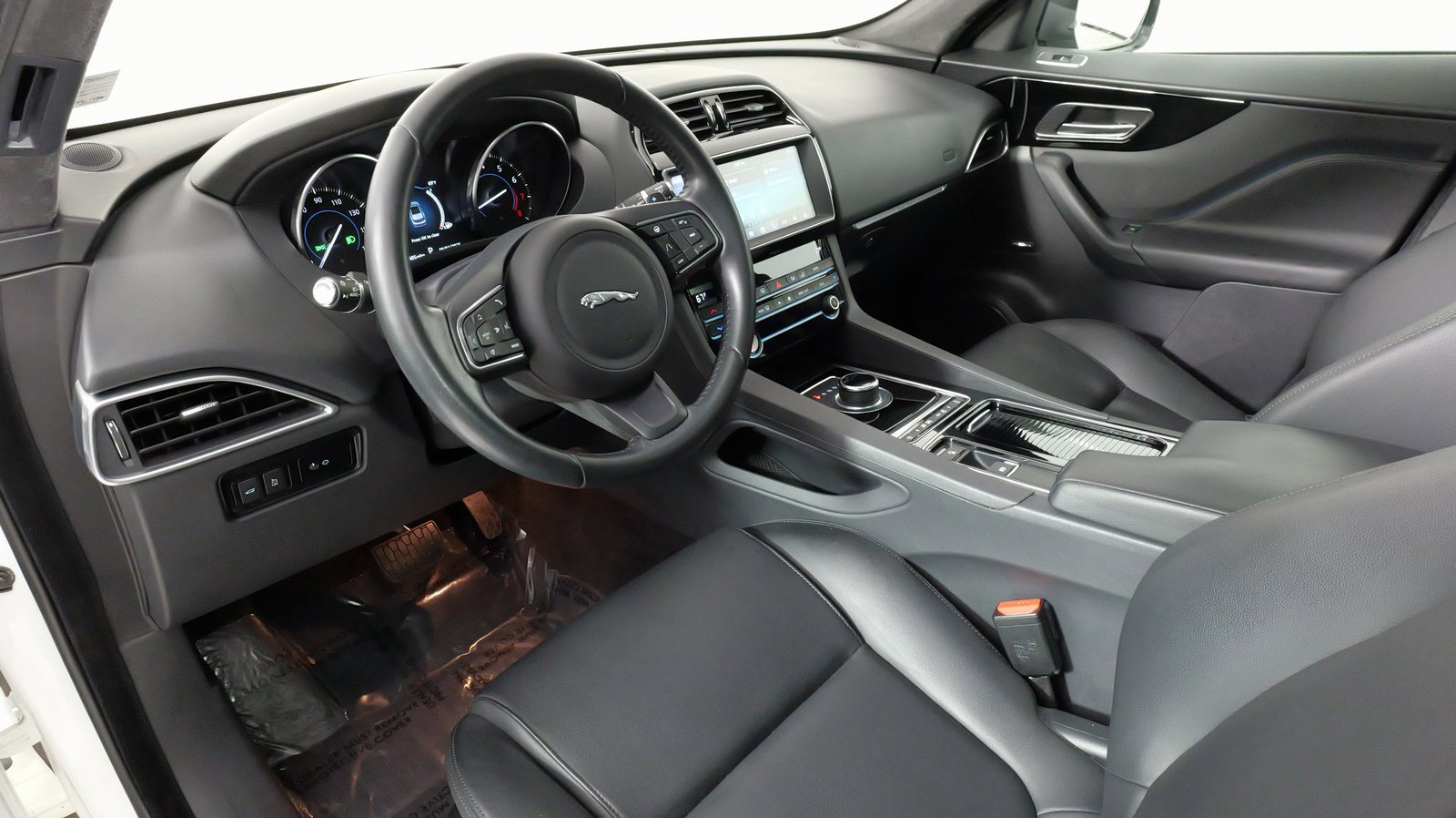 Used 2020 Jaguar F-PACE Premium image 30