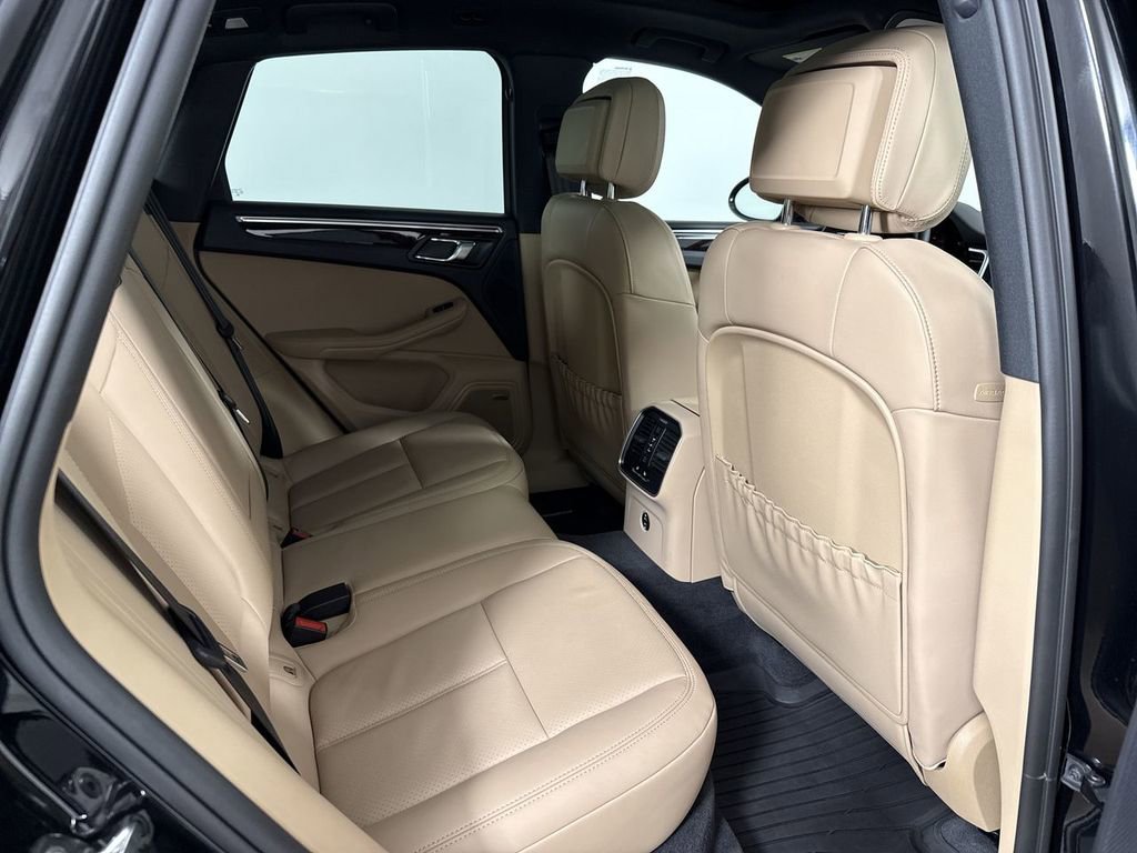 Certified 2025 Porsche Macan image 25