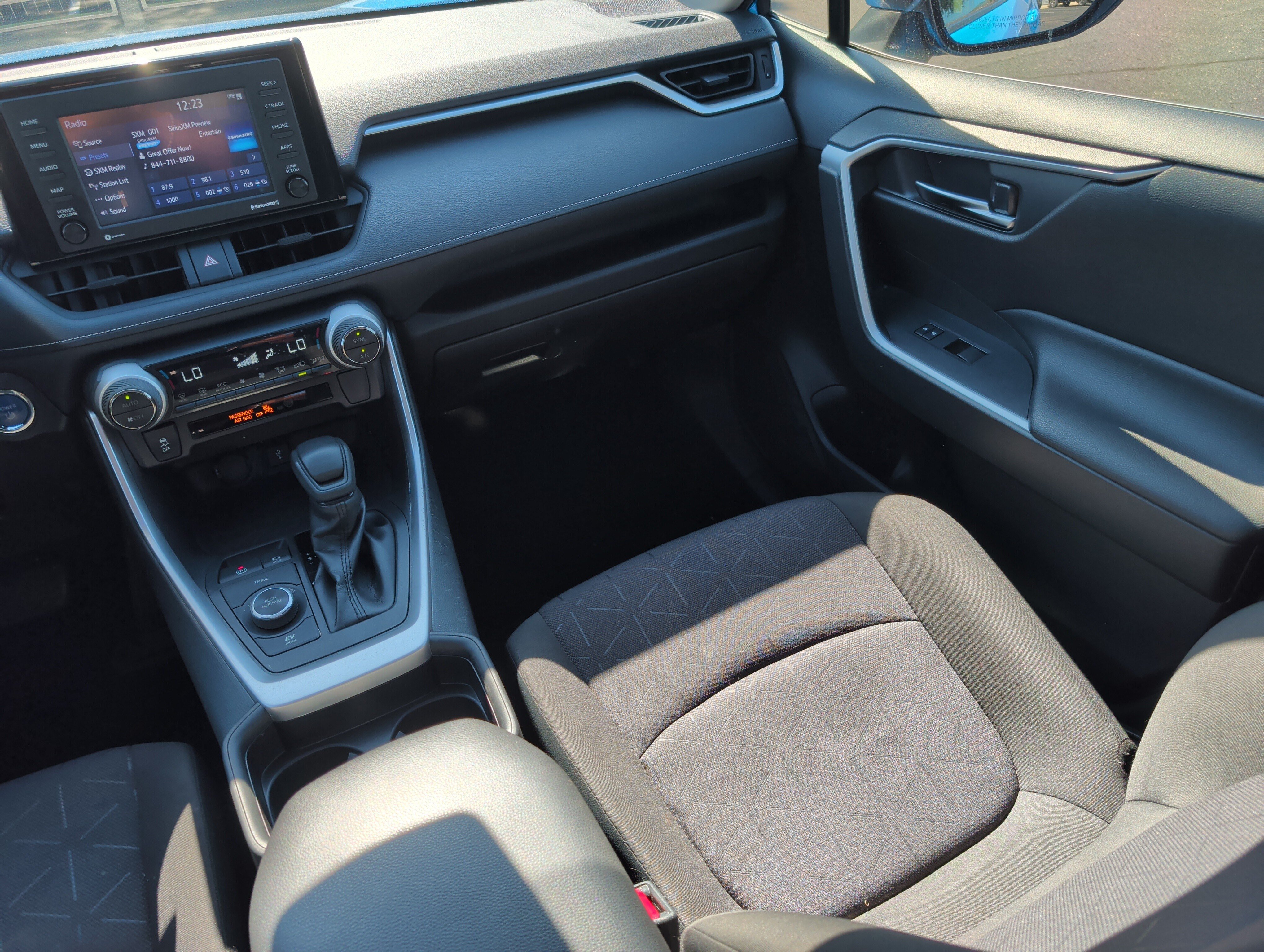 Used 2021 Toyota RAV4 XLE w/ Convenience Package AWD/4WD image 11