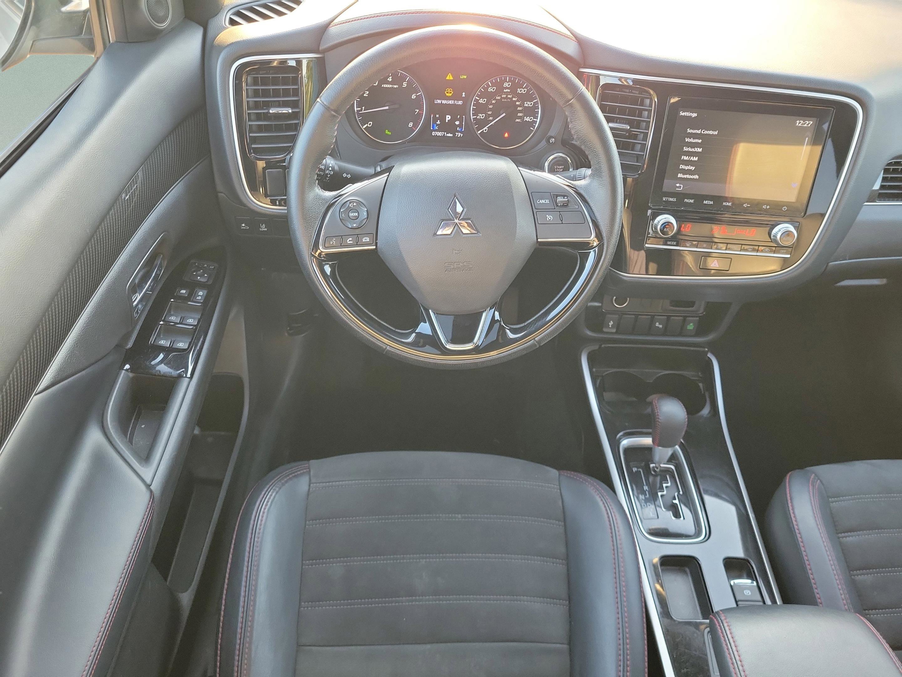 Used 2020 Mitsubishi Outlander SE image 17