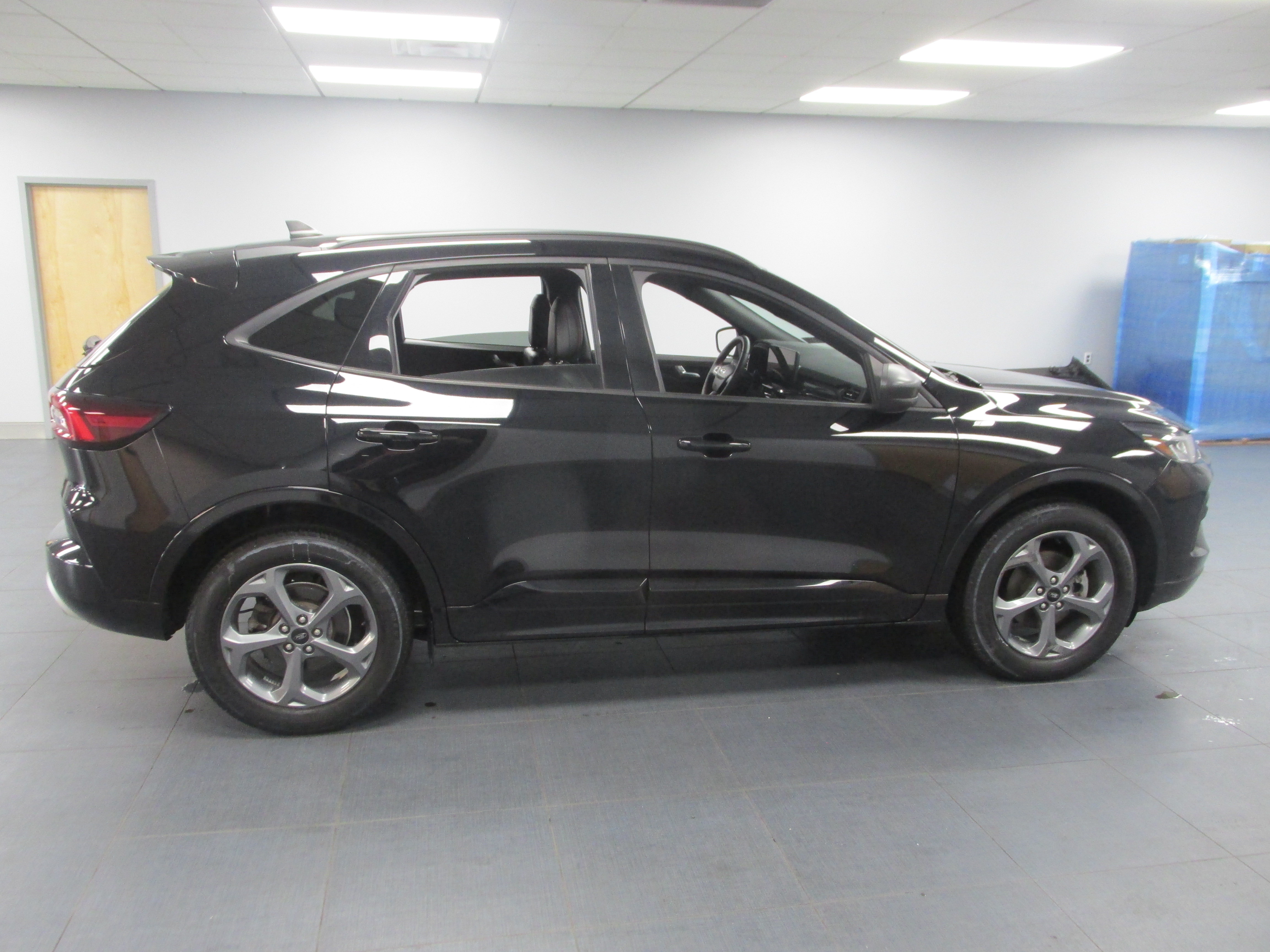 Used 2023 Ford Escape ST-Line w/ Tech Pack #1 AWD/4WD image 4