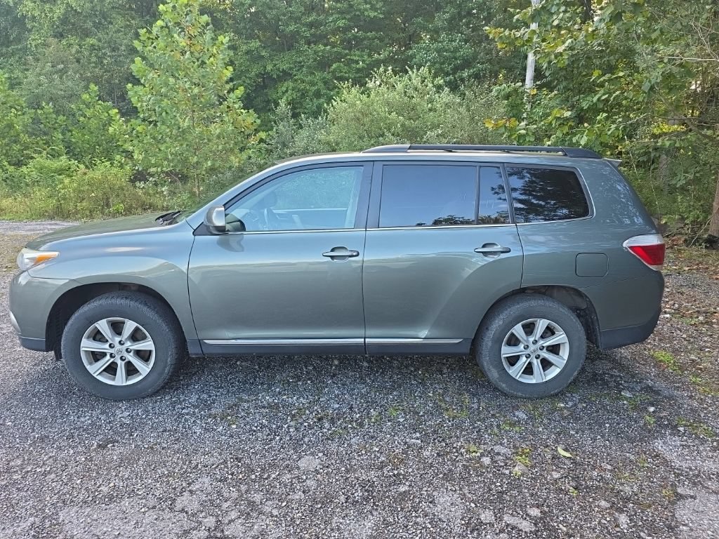 Used 2013 Toyota Highlander Plus AWD/4WD image 4