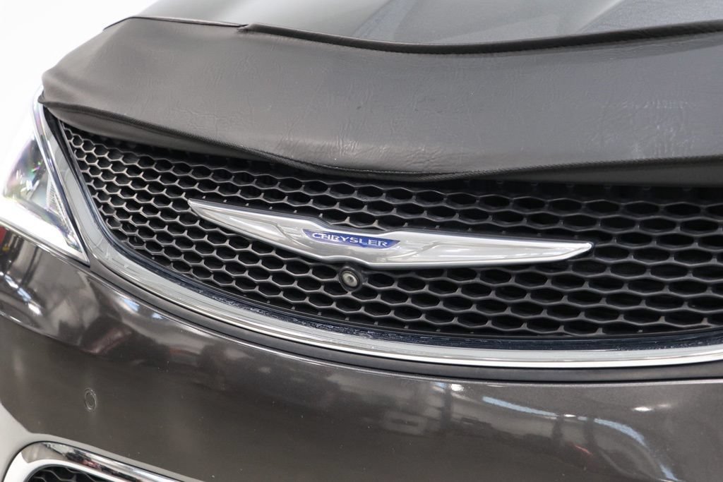 Used 2017 Chrysler Pacifica Limited w/ UConnect Theater Package FWD image 12