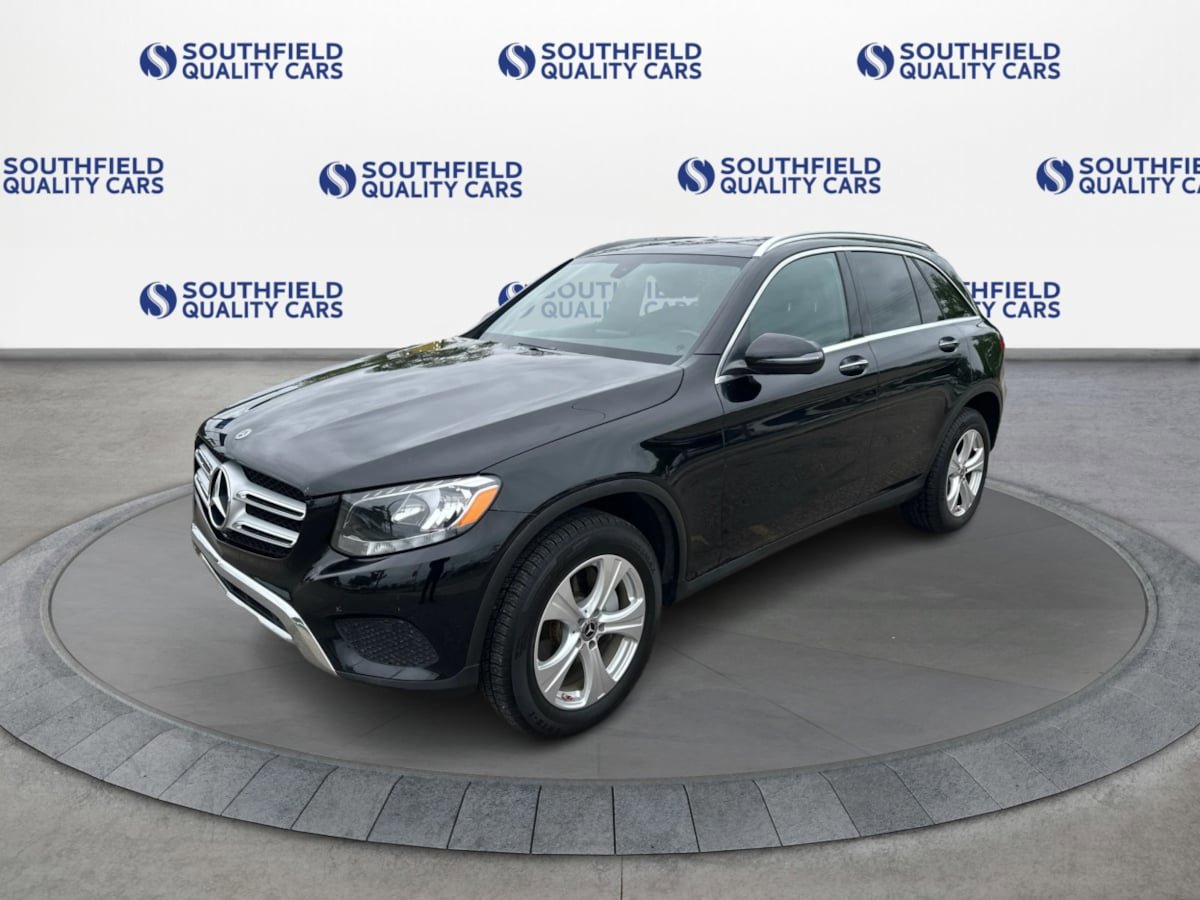 Used 2017 Mercedes-Benz GLC 300 4MATIC w/ Premium 1 Package image 2