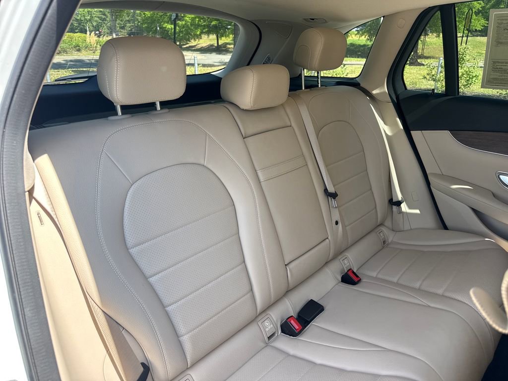Used 2022 Mercedes-Benz GLC 300 4MATIC w/ Premium Package Lite image 35
