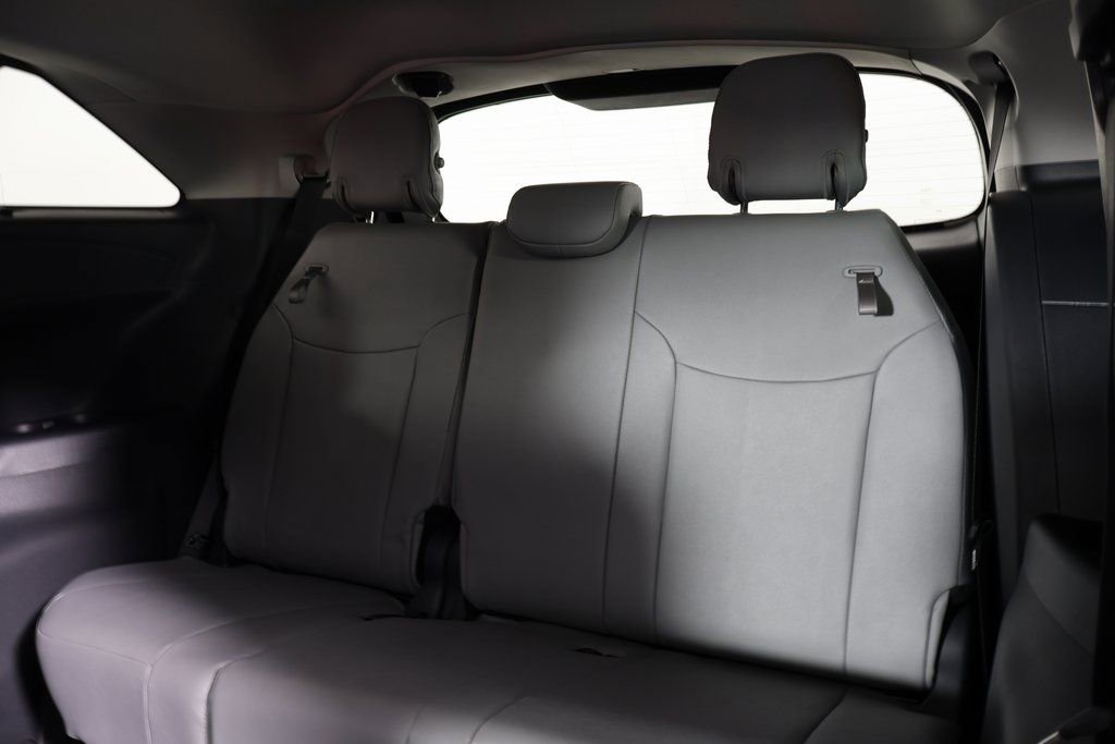 Used 2026 Toyota Sienna XLE FWD image 12