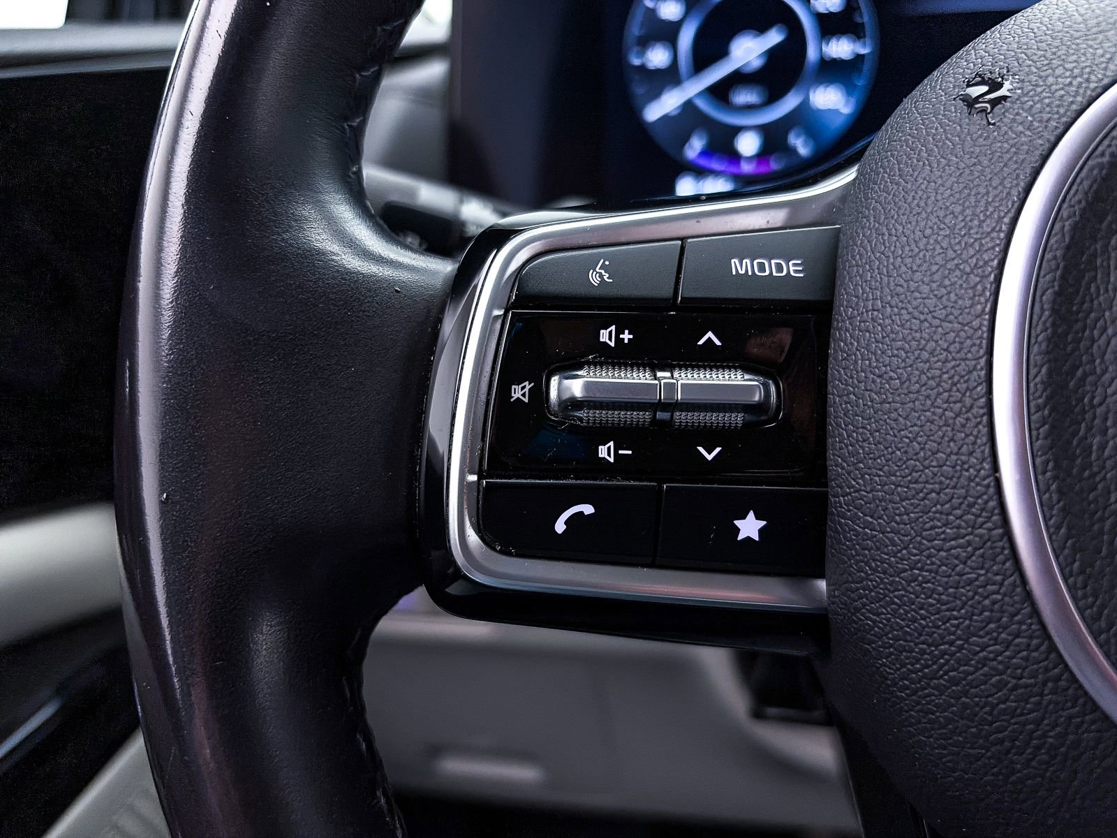 Certified 2024 Kia Carnival SX image 30