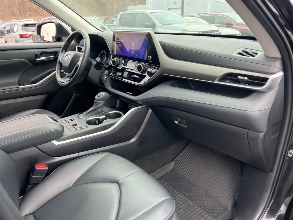 Used 2023 Toyota Highlander XLE image 29