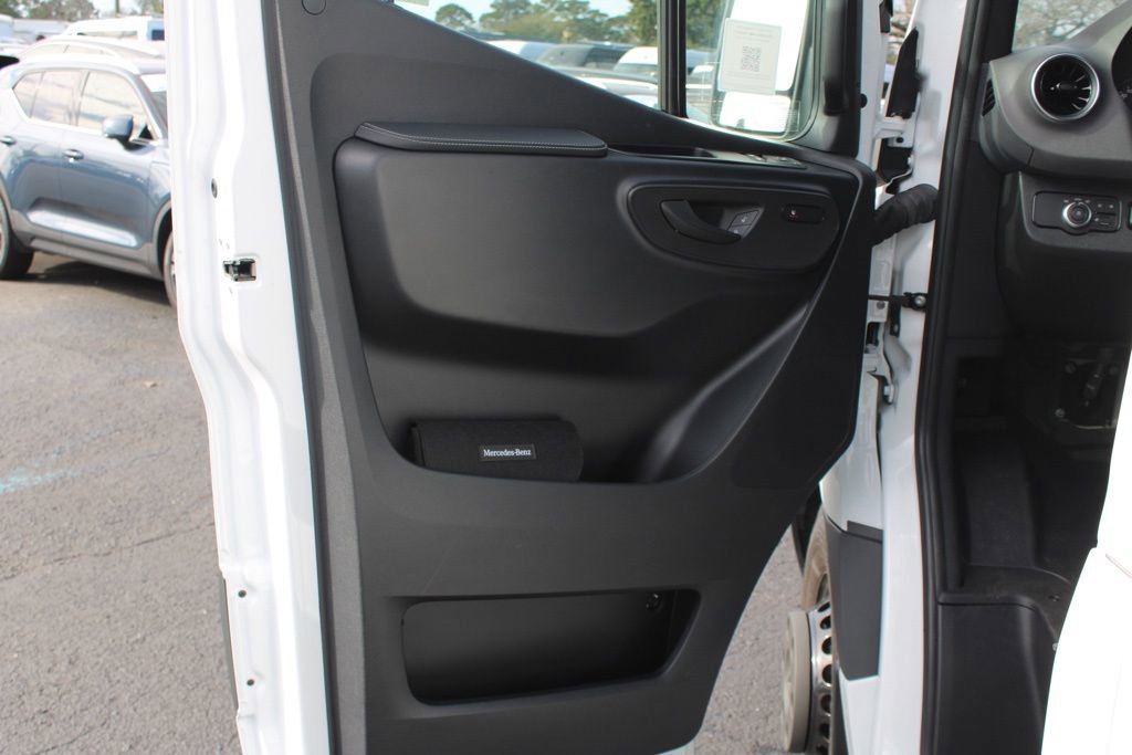 New 2025 Mercedes-Benz Sprinter 4500 image 17