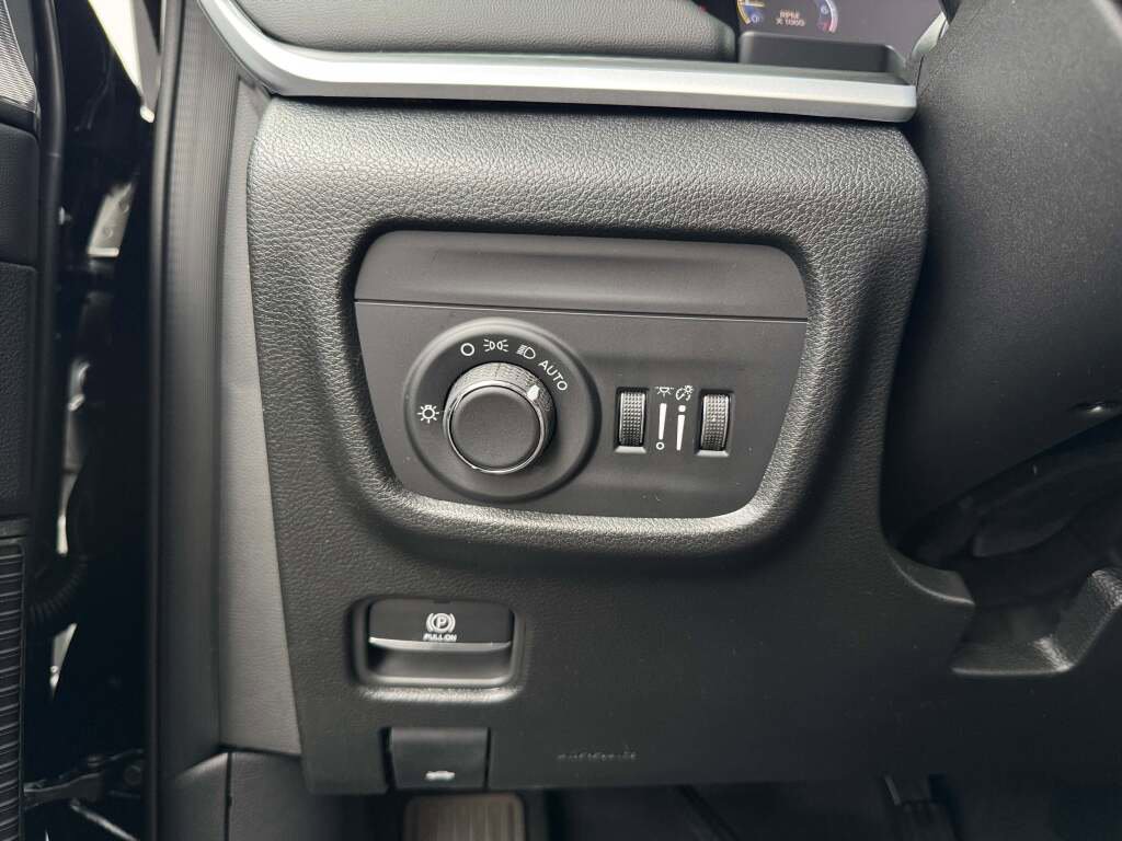 New 2025 Jeep Grand Cherokee L Laredo image 27