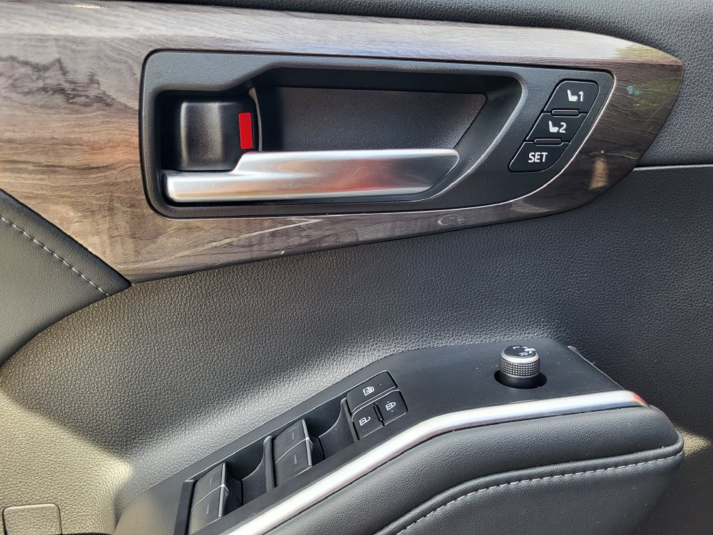 Used 2022 Toyota Highlander Limited AWD/4WD image 15