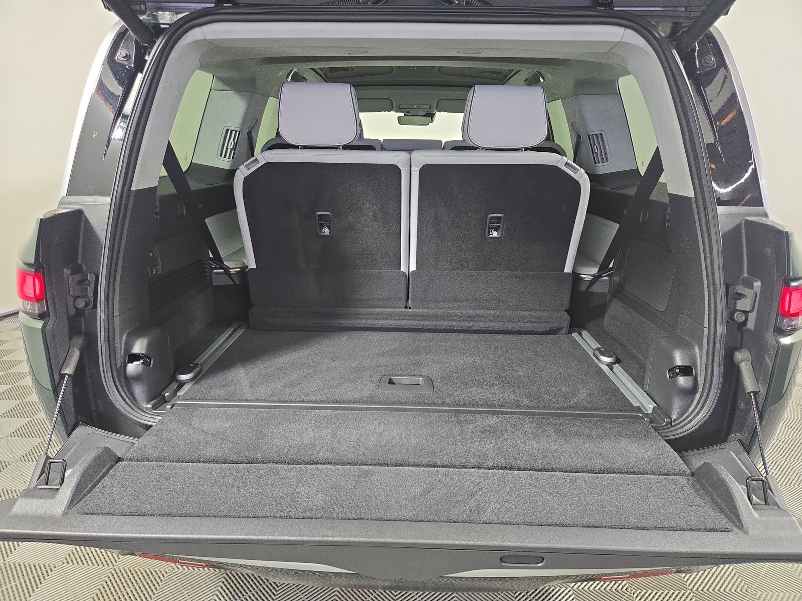 Used 2023 Rivian R1S Adventure AWD/4WD image 31