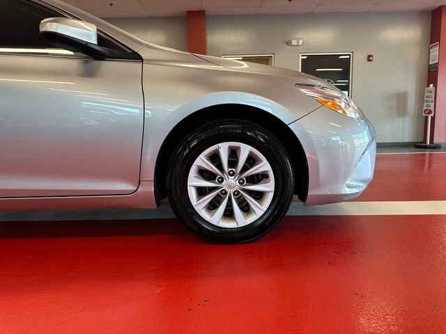 Used 2016 Toyota Camry LE FWD image 30
