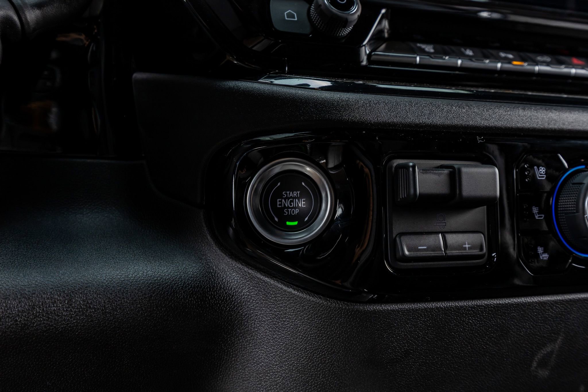 Used 2025 Chevrolet Silverado 2500 ZR2 w/ Technology Package image 23