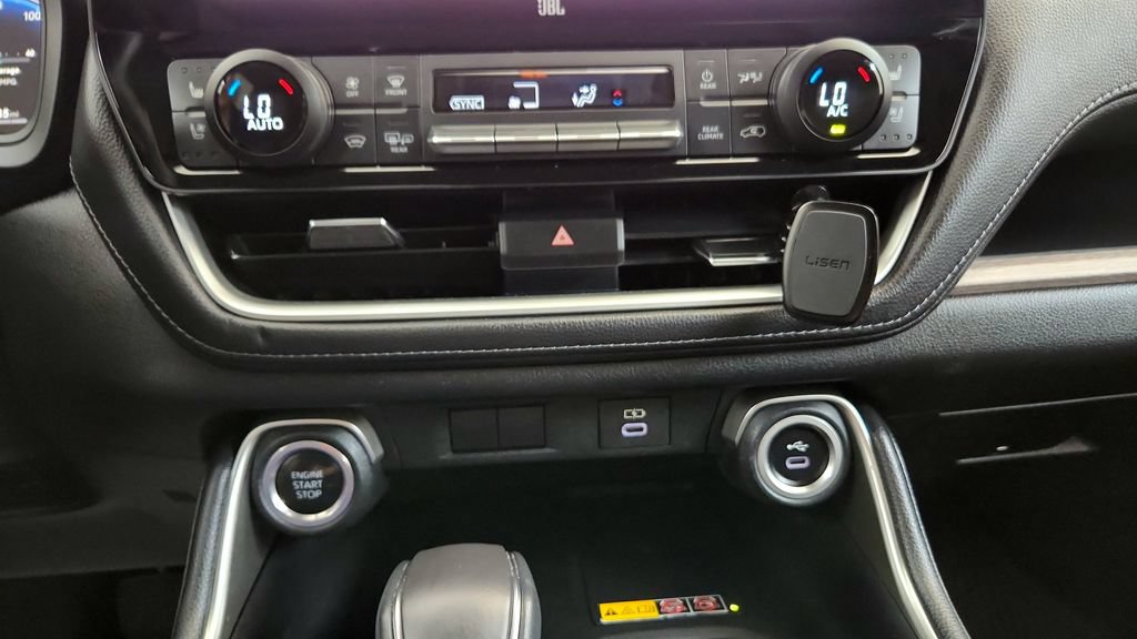 Certified 2024 Toyota Grand Highlander AWD image 31