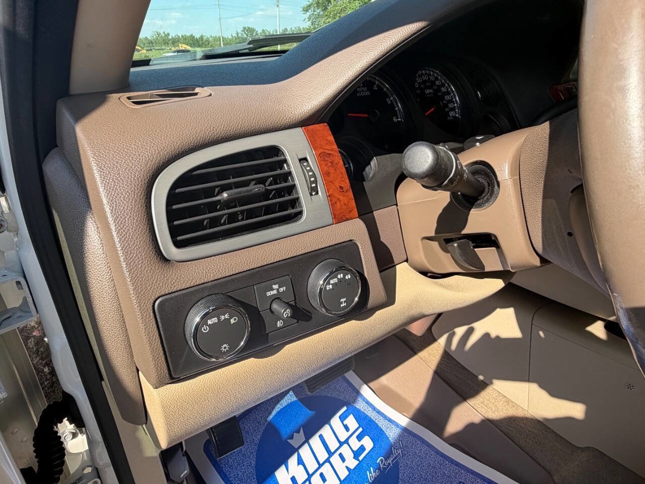 Used 2012 Chevrolet Avalanche LTZ AWD/4WD image 13