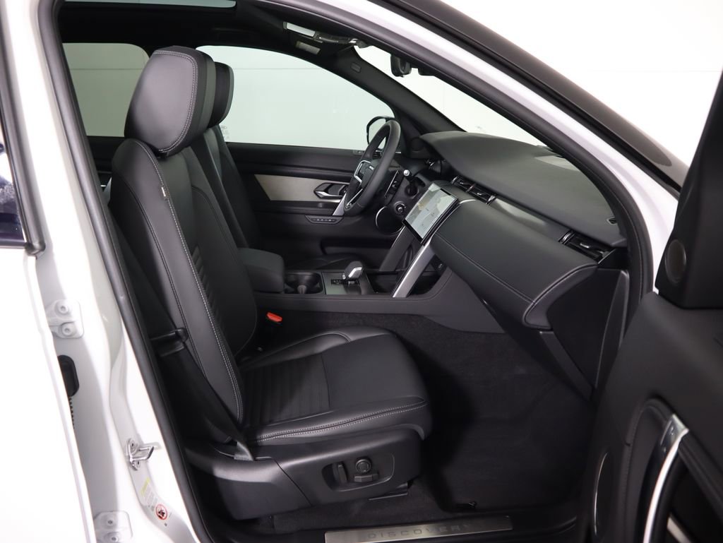 Used 2024 Land Rover Discovery Sport Dynamic SE image 21