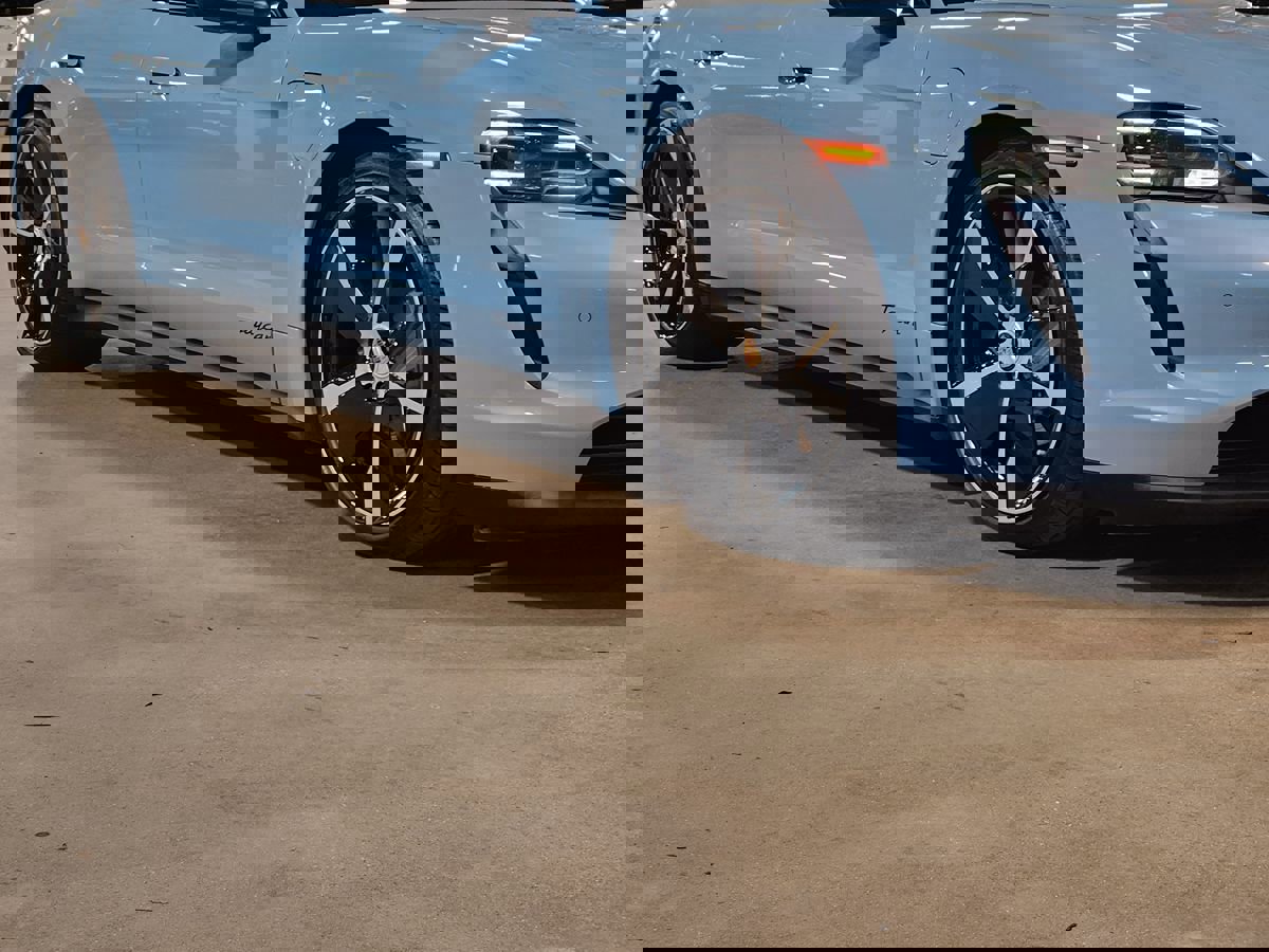 Used 2021 Porsche Taycan image 16