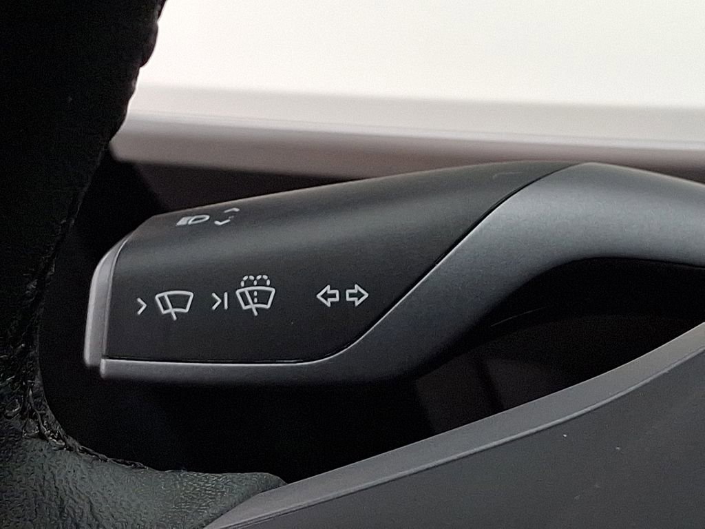 Used 2023 Tesla Model Y Long Range image 33