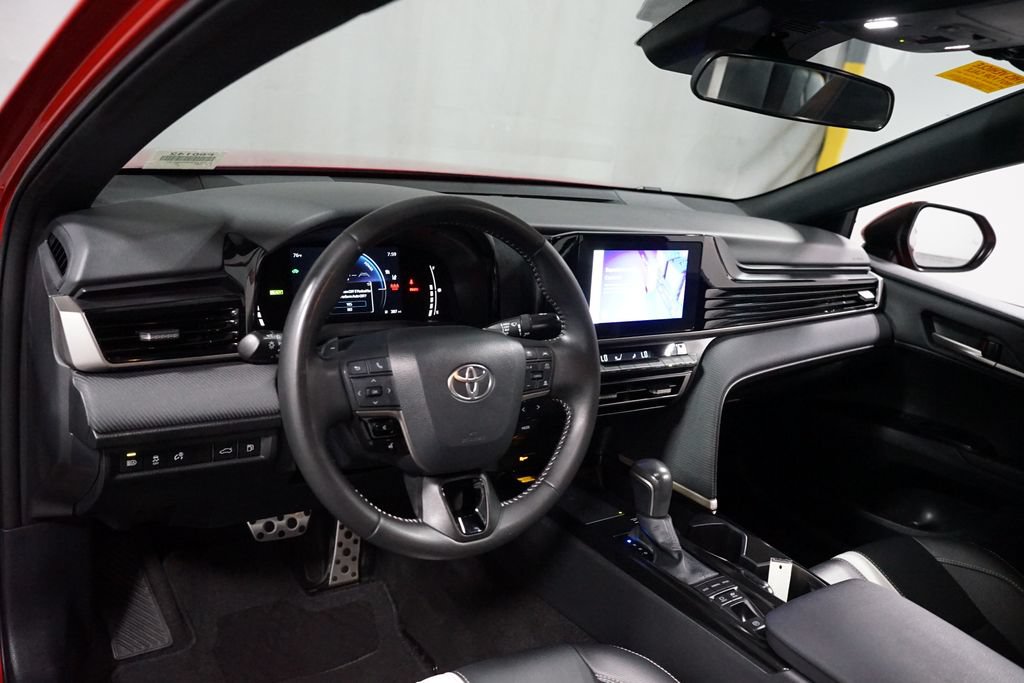 Used 2025 Toyota Camry SE FWD image 11