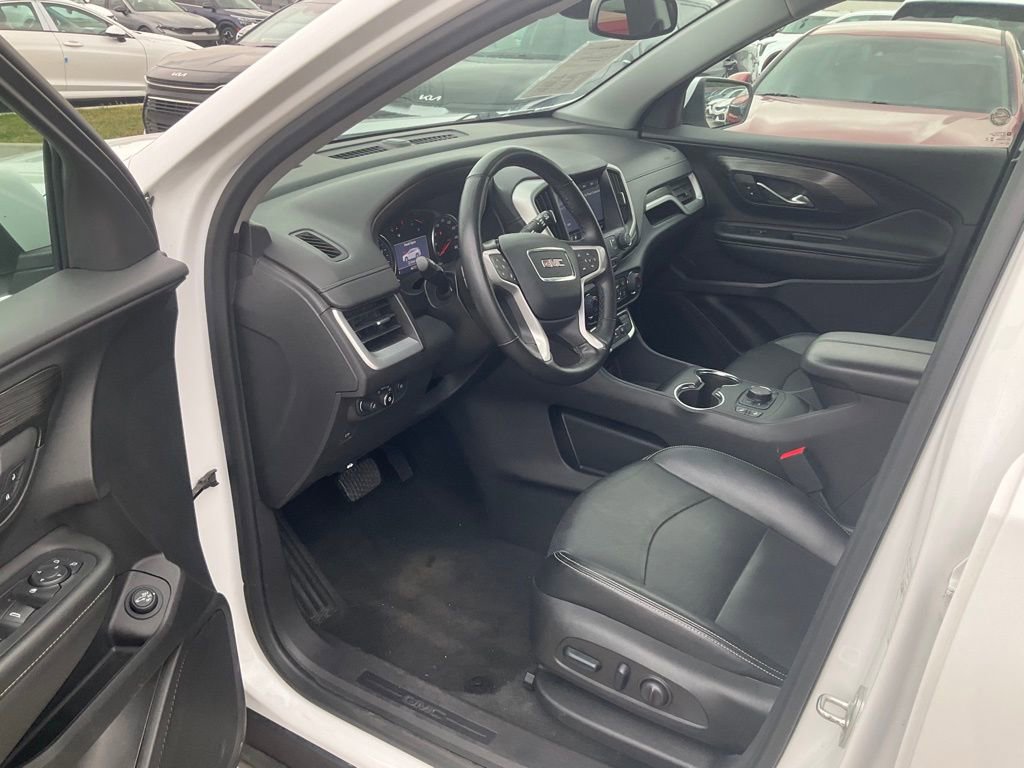Used 2024 GMC Terrain SLT image 12