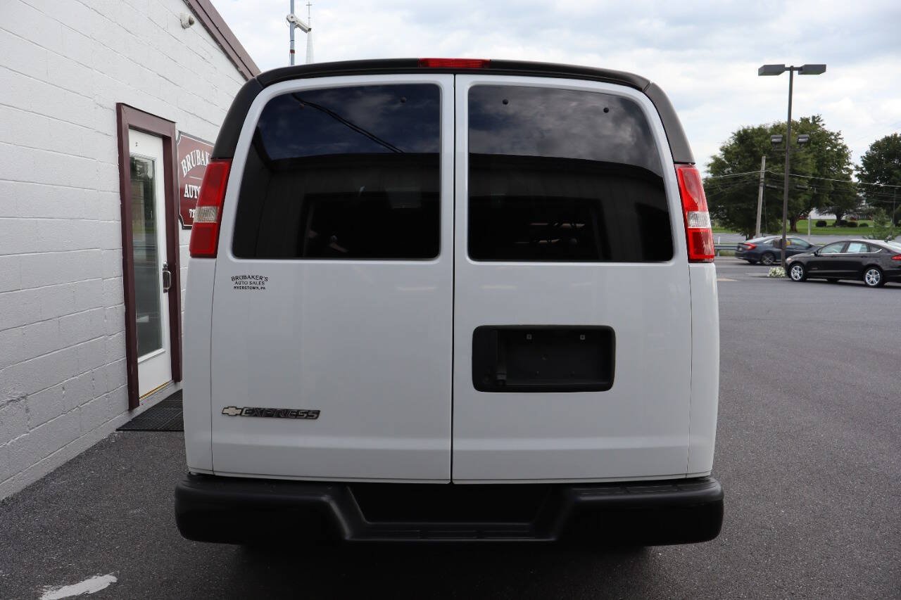 Used 2018 Chevrolet Express 2500 LS w/ Driver Convenience Package RWD image 3
