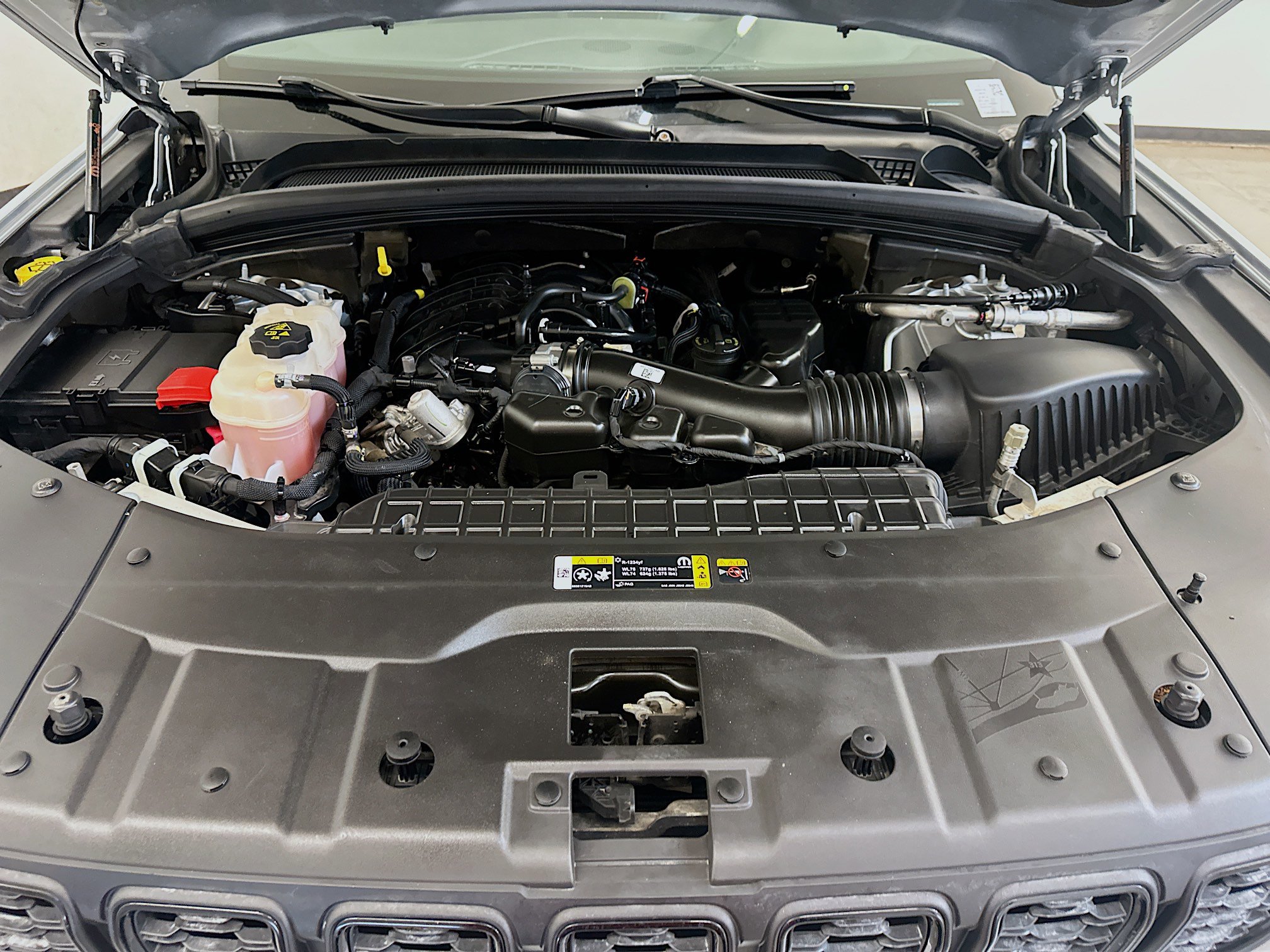 Used 2023 Jeep Grand Cherokee L Limited w/ Black Appearance Package image 37