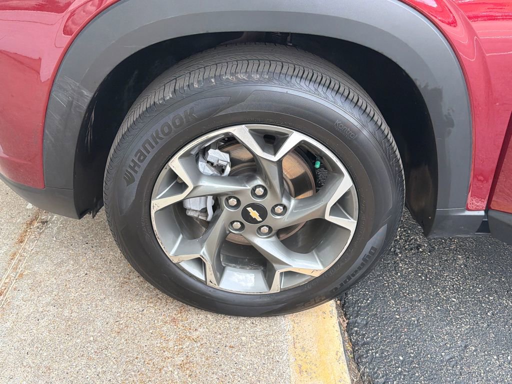 Certified 2025 Chevrolet Trax LT w/ LT Convenience Package FWD image 27