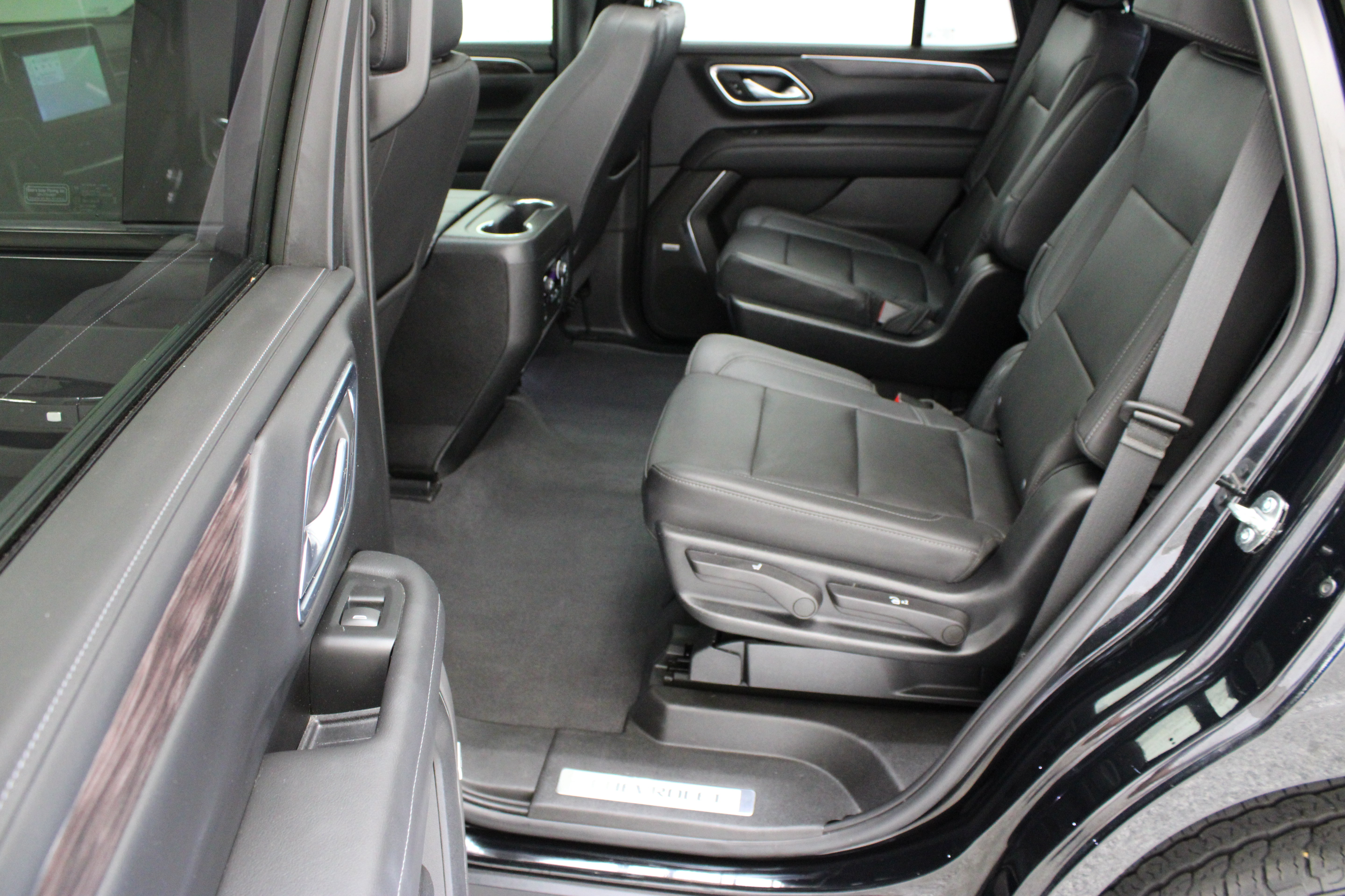 Used 2023 Chevrolet Tahoe Z71 w/ Z71 Off-Road Package AWD/4WD image 30