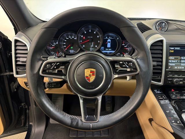 Used 2016 Porsche Cayenne w/ Premium Package image 16