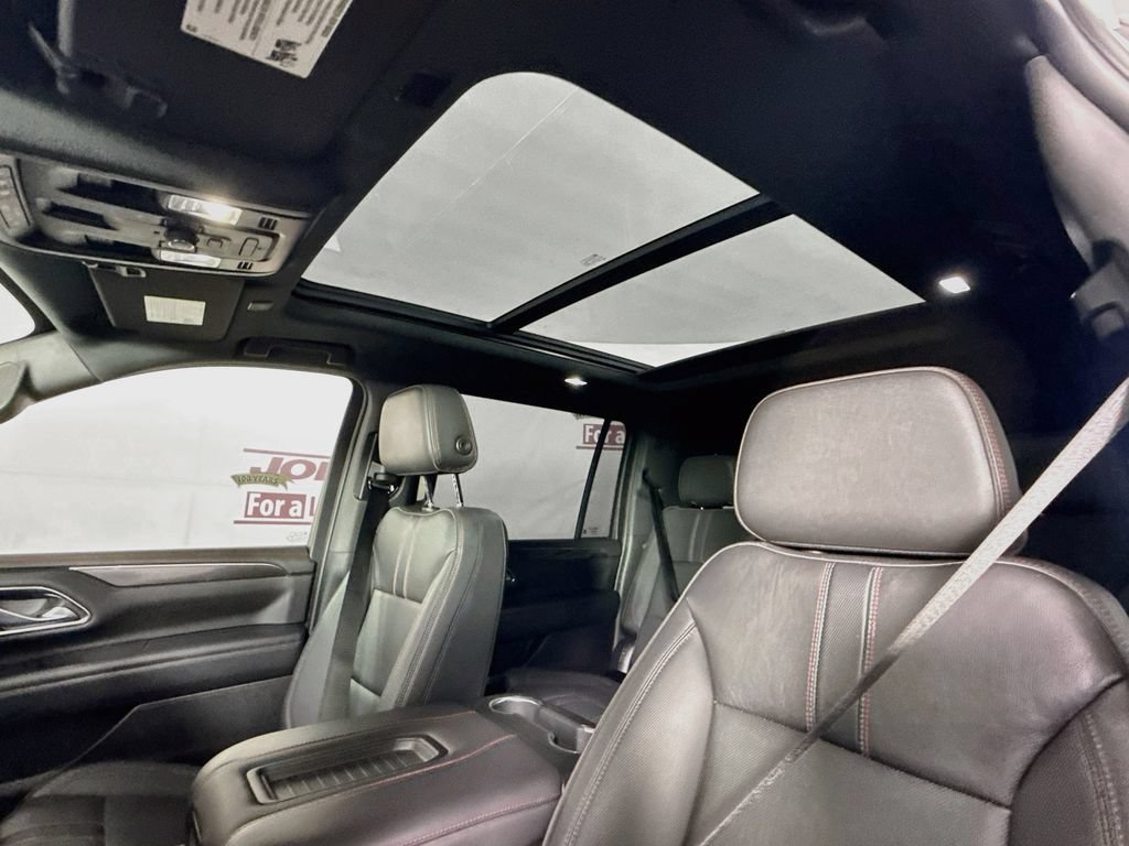 Used 2022 Chevrolet Suburban RST w/ Luxury Package AWD/4WD image 11