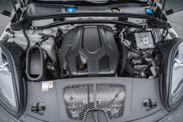 Used 2022 Porsche Macan AWD/4WD image 18