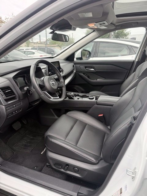 Used 2024 Nissan Rogue SV w/ SV Premium Package AWD/4WD image 4