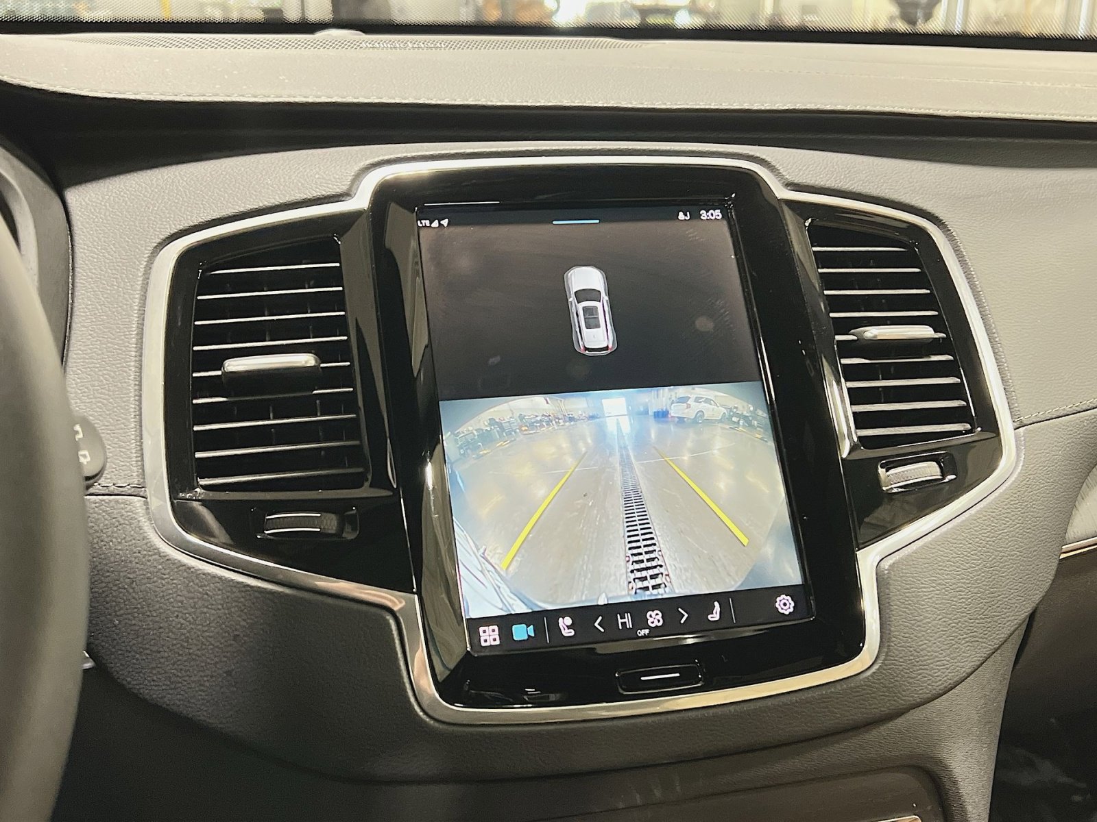 Used 2023 Volvo XC90 B6 Ultimate w/ Protection Package Premier image 19