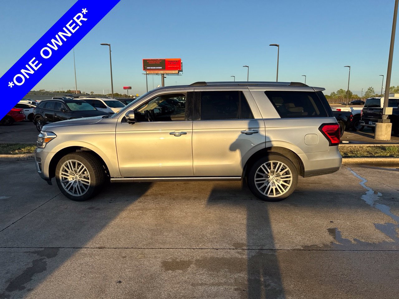 Used 2024 Ford Expedition Limited RWD image 3