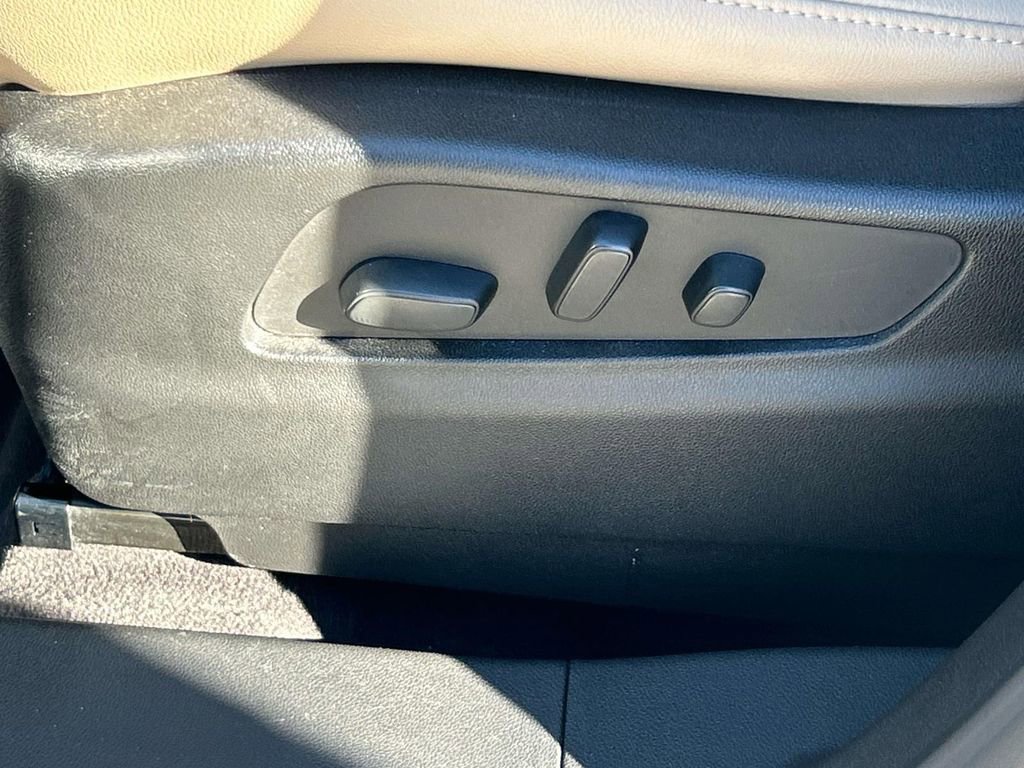 Certified 2024 Cadillac XT4 Luxury w/ Cold Weather Package image 27