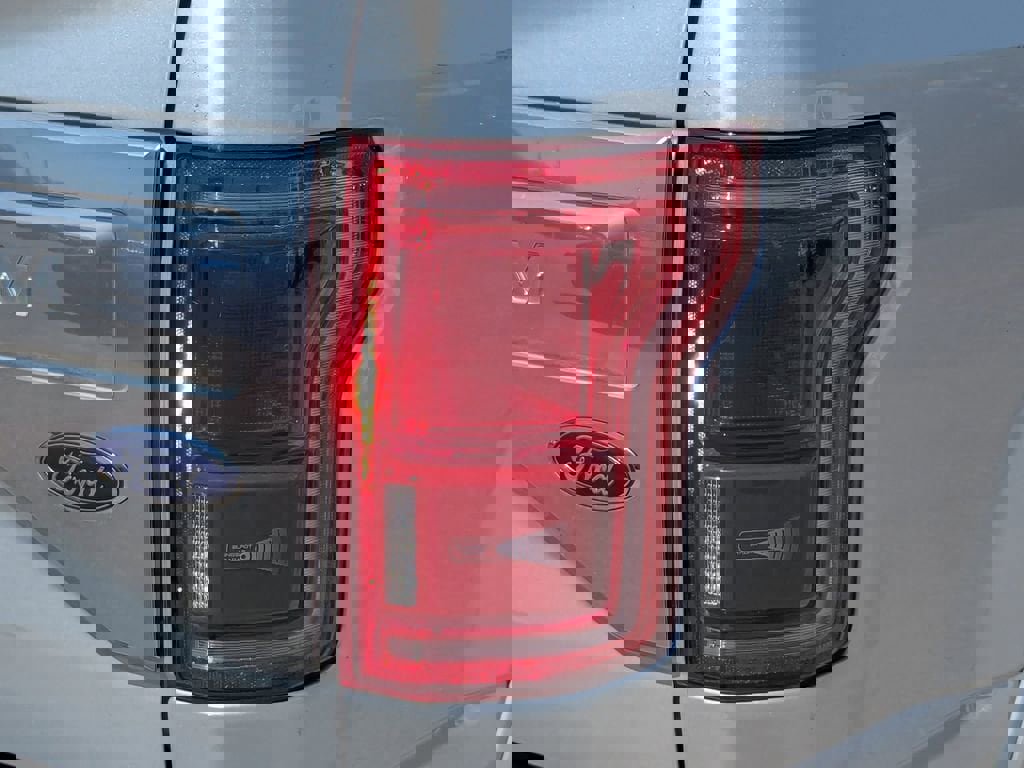 Used 2015 Ford F150 Lariat w/ Equipment Group 502A Luxury image 7