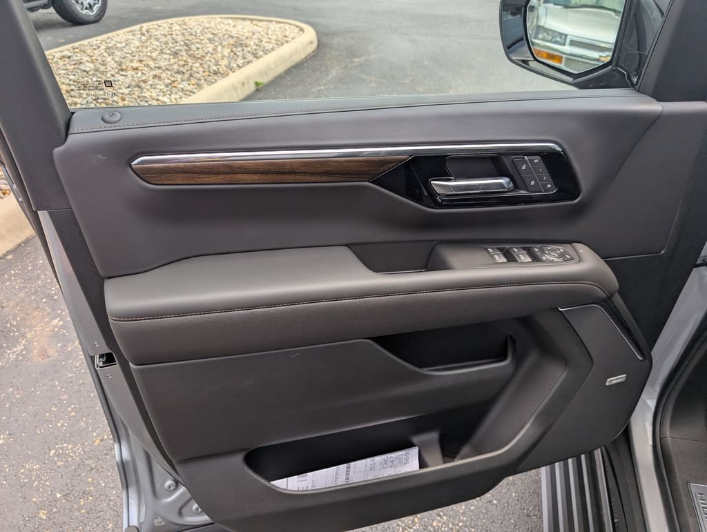 New 2026 Chevrolet Suburban High Country AWD/4WD image 14