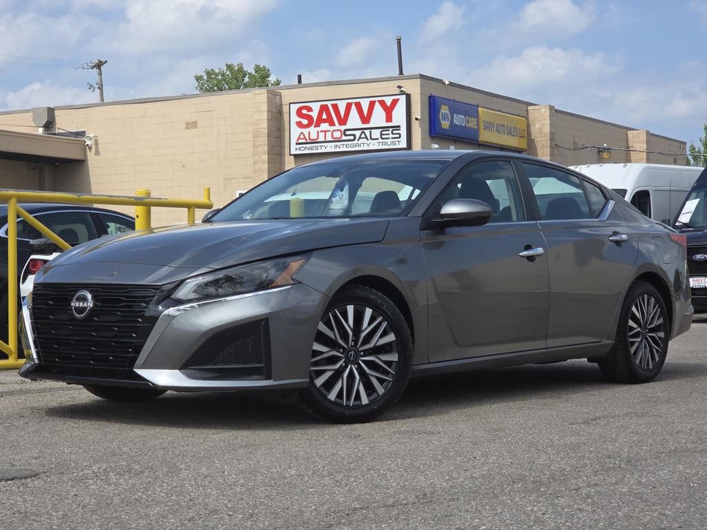Used 2023 Nissan Altima 2.5 SV FWD image 2