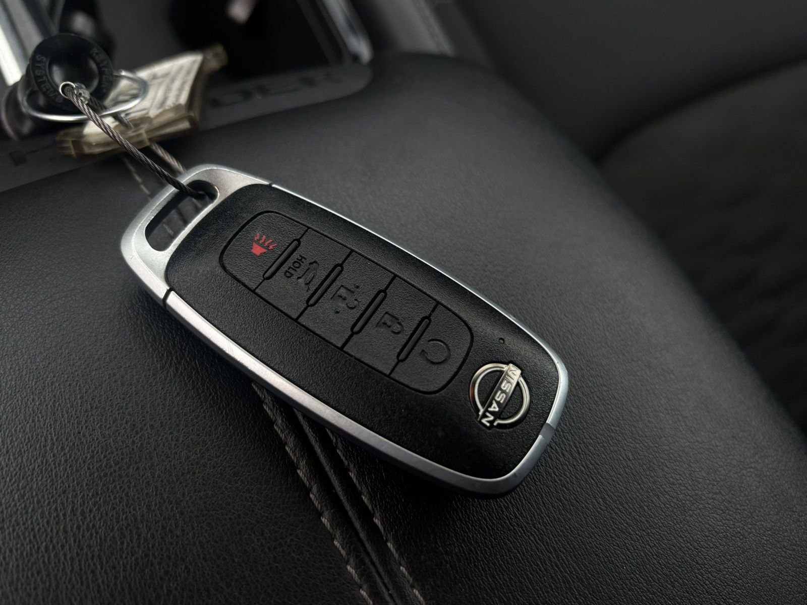 Used 2025 Nissan Pathfinder SV image 32