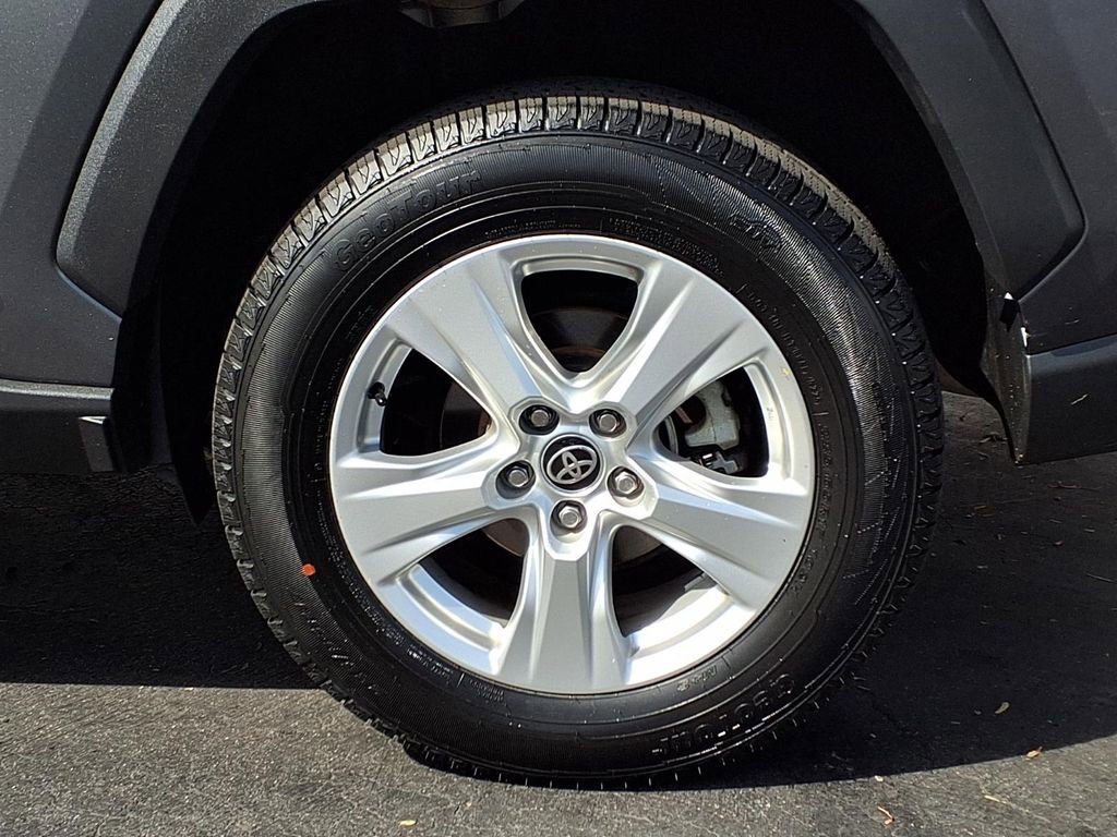 Certified 2021 Toyota RAV4 XLE w/ Convenience Package image 4