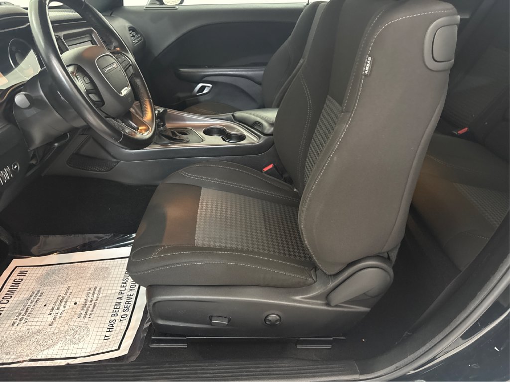 Used 2023 Dodge Challenger SXT RWD image 29