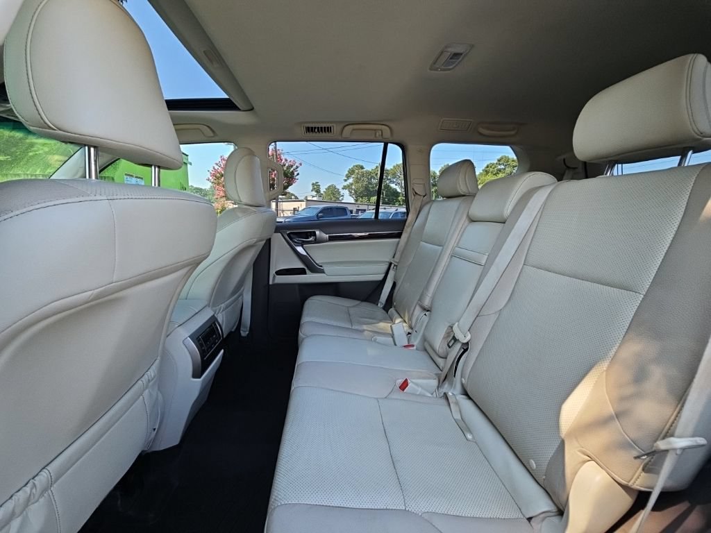 Used 2015 Lexus GX 460 w/ Premium Package AWD/4WD image 30